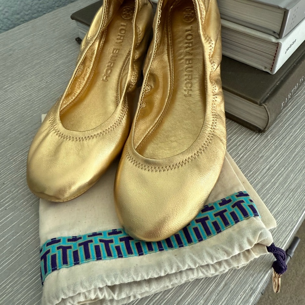 NEW! Tory Burch Metallic Eddie Gold Flats ✨